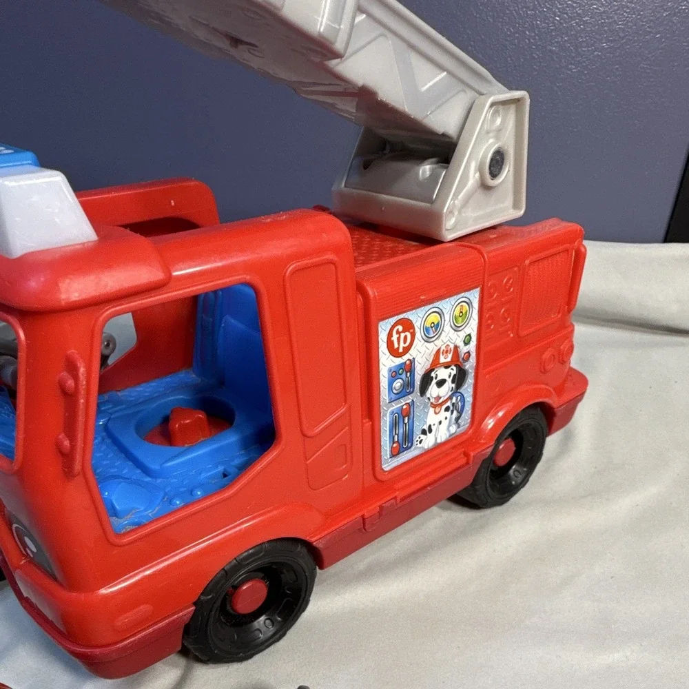 Fisher-Price Little People Fire Truck & Ladder Truck w/ 2 Figures M0127 2012